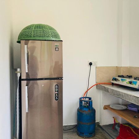 디크웰라 Hiriketiya Hasmal House 아파트 외부 사진