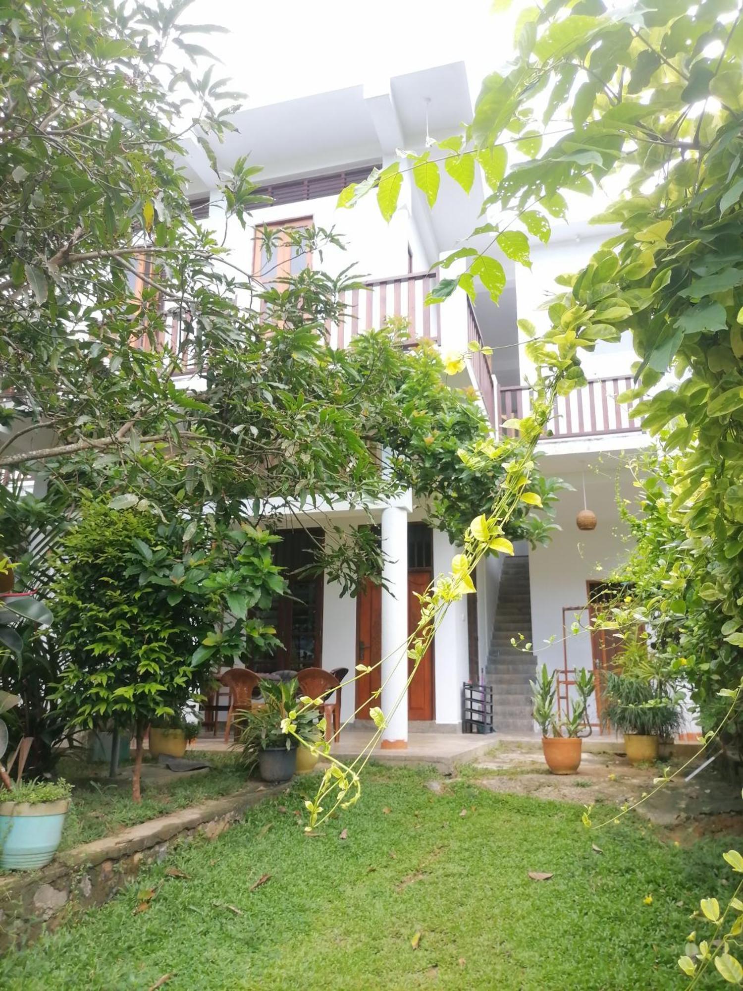 디크웰라 Hiriketiya Hasmal House 아파트 외부 사진